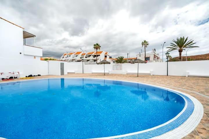 Apartment Playa Montana Amarlla,pools,wifi